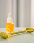 Le duo Roll & Plump composé d'un roller en jade et d'une Huile de Nuit