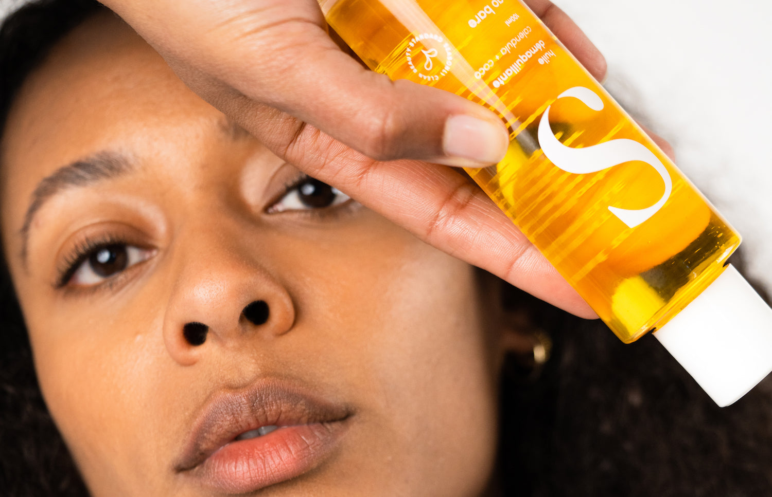 ¿Cómo se limpia la cara cuando se tiene la piel sensible?