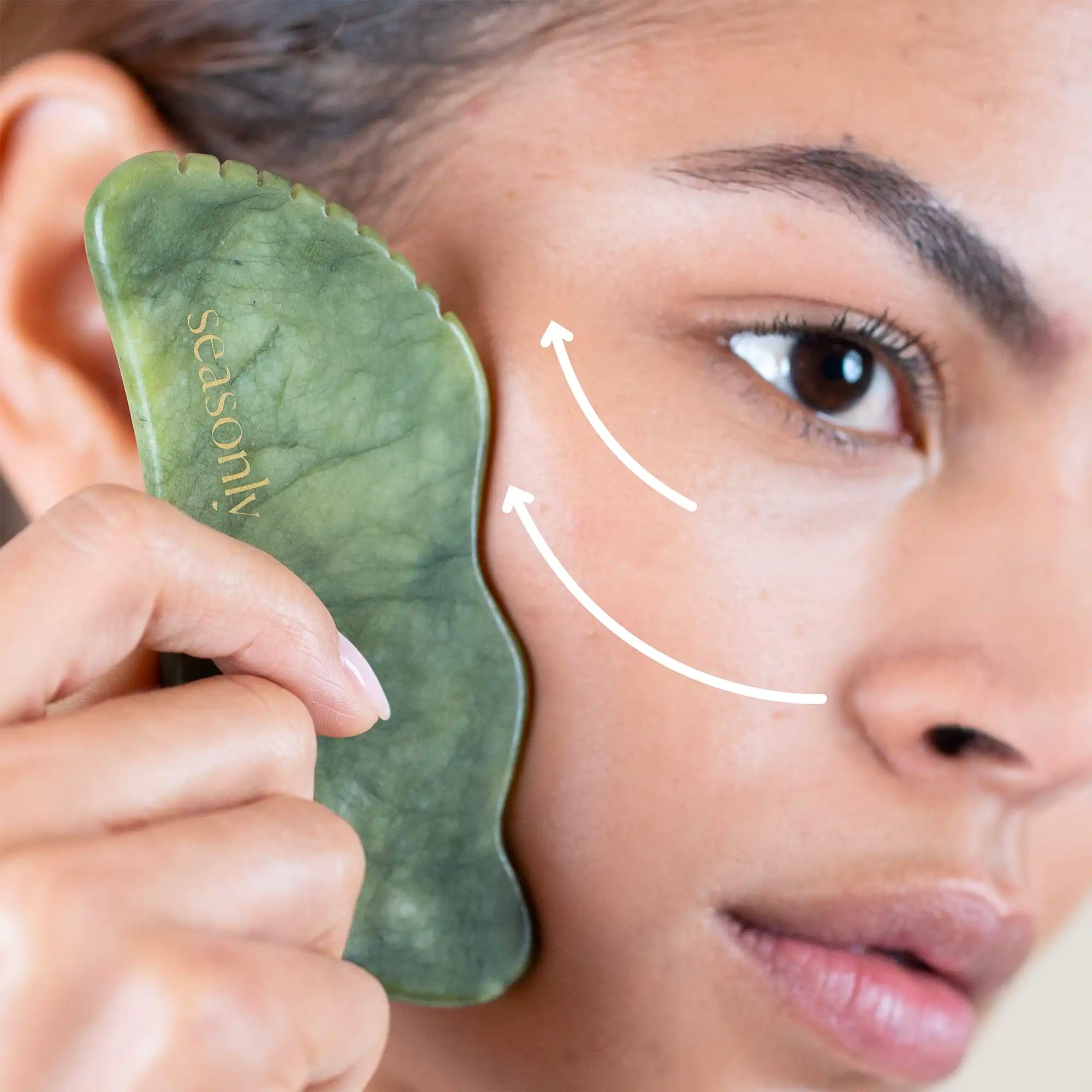 Le gua sha en jade Seasonly pour le massage du corps et du visage